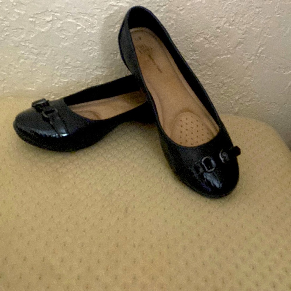 Black flats that are 8 1/2 and been worn once.